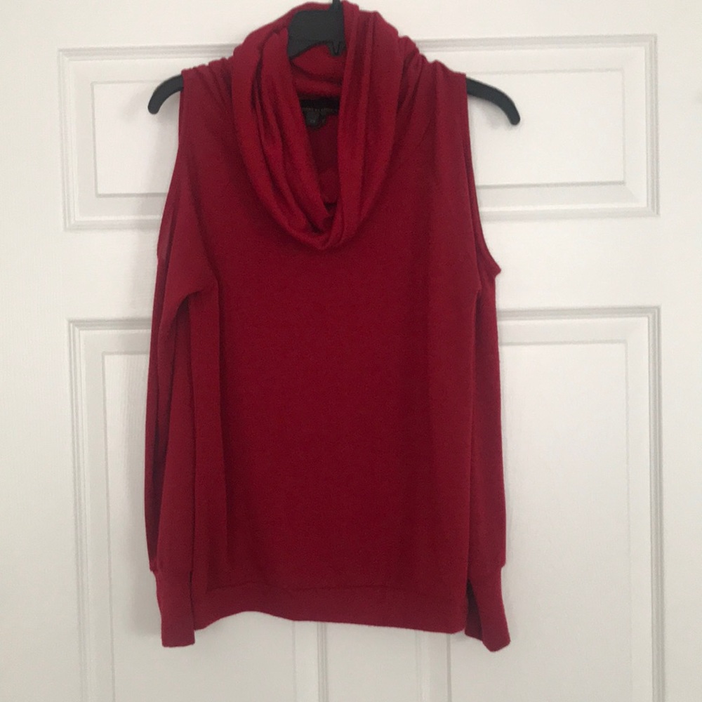 IJeans by Buffalo Dark Red Top